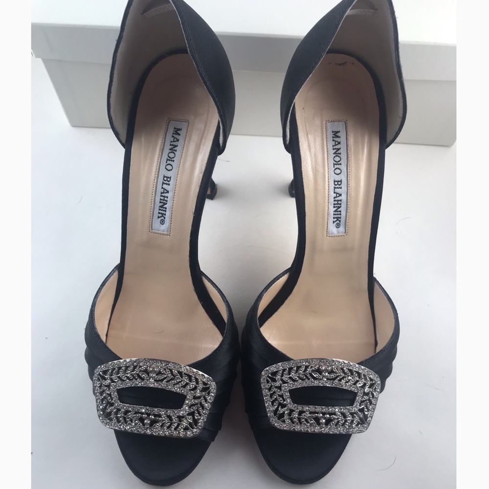 Manolo Blanhnik - C Sedaraby Satin Elick